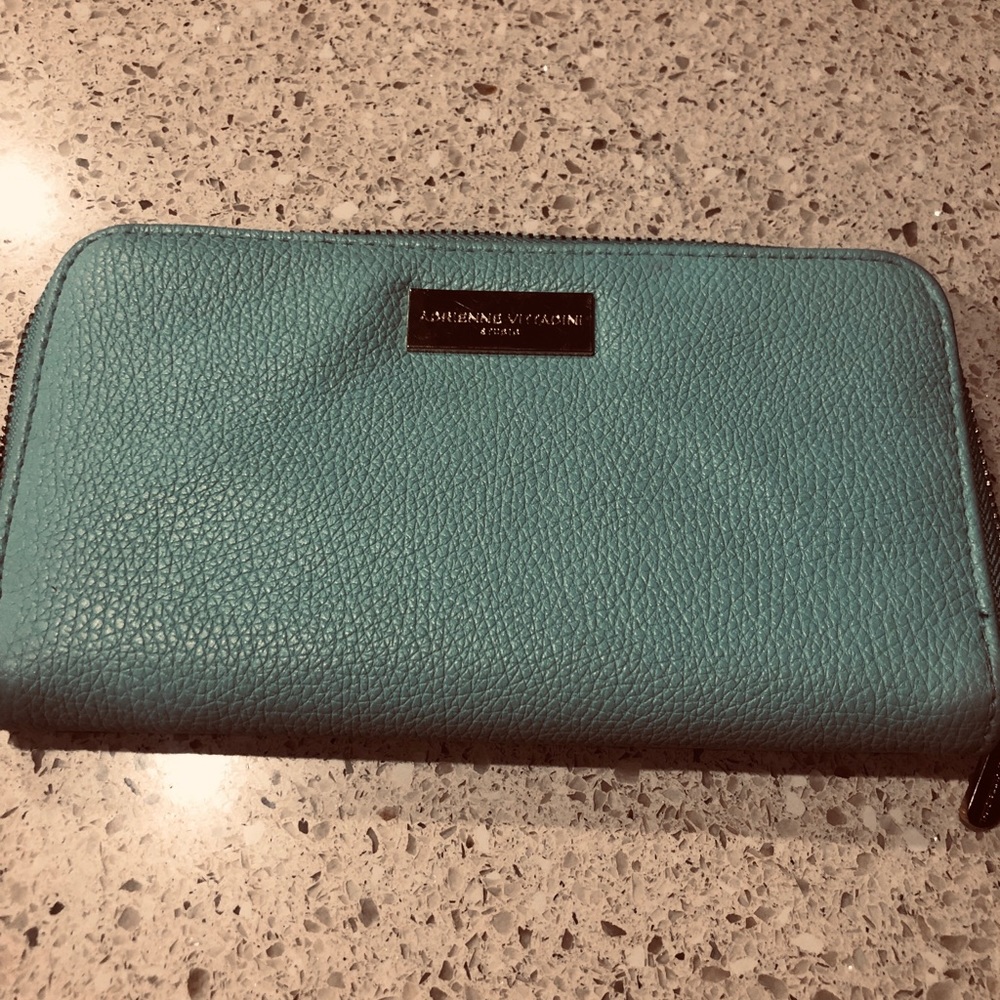 ADRIENNE VITTADINI ZIP LEATHER WALLET 15 cc slots